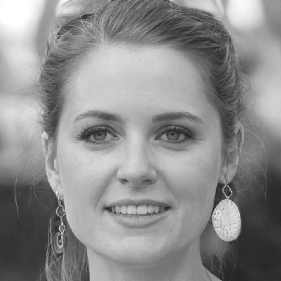 Retrato profesional de Berta Monforte, consultora de gestión empresarial